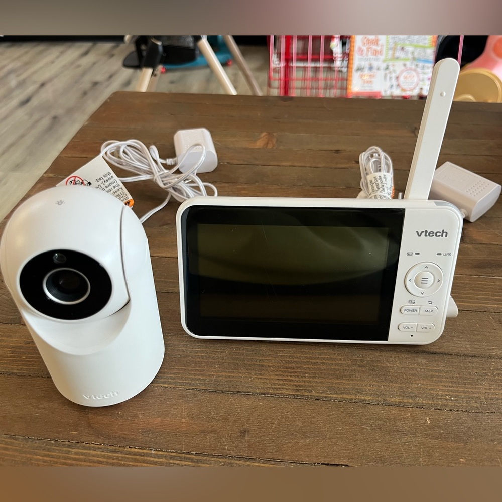 VTech 5 inch Digital Video Baby Monitor with Pan and Tilt and Night Light